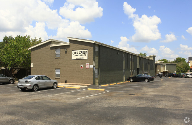 Building Photo - Oak Creek Rental