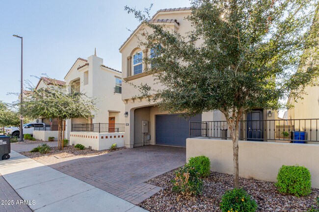 Photo - 1557 E Megan St