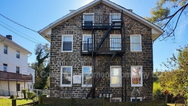 Photo - 2860 W Baltimore St Unidad B