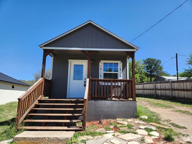 Building Photo - 225 4th St Rental