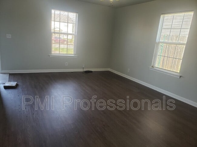 Photo - 1444 Benley St