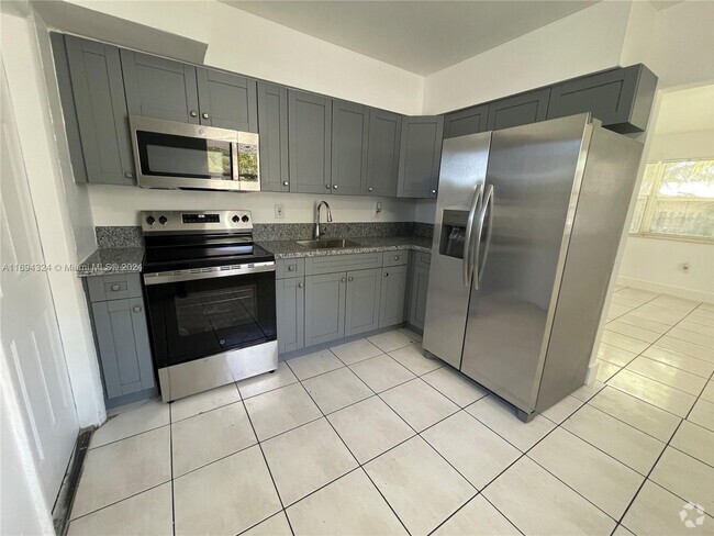 Building Photo - 1372 NE 149th St Unit 1372 Rental