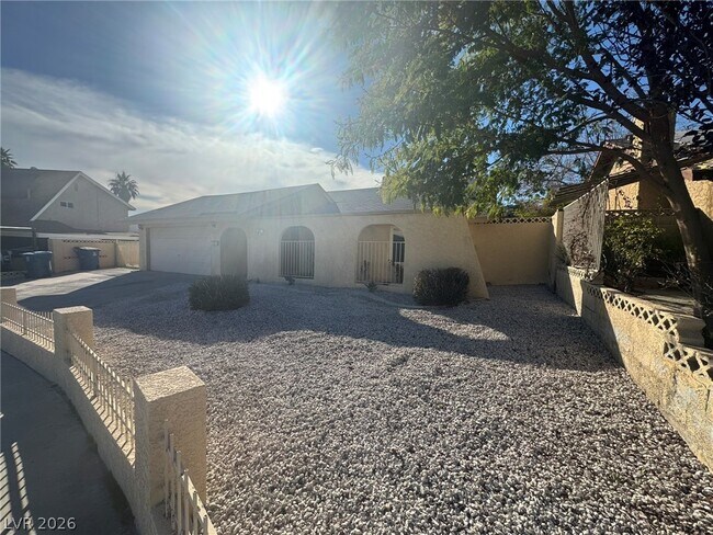 Photo - 4171 Victoria St