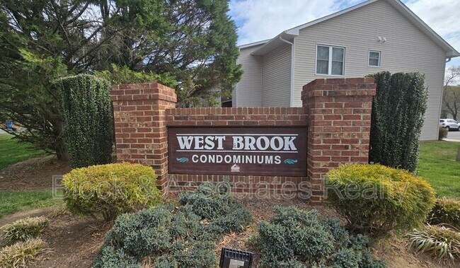 Photo - 308 Westbrook Ct