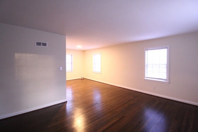 Photo - November FREE On This 2 Bedroom 1 Bath Dup...
