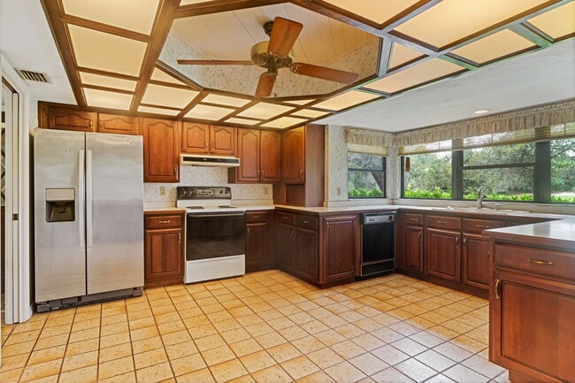 Photo - 16835 Old Moulton Rd