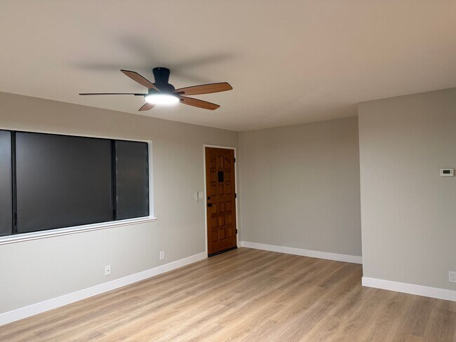 Building Photo - Please Contact VAUGHN REALTY to set up an appointment 760-446-6561