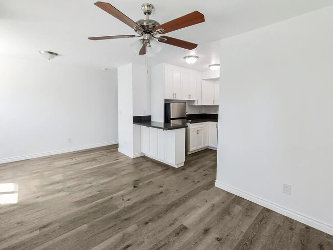 Building Photo - 545 W 14th St Unit 21 Rental