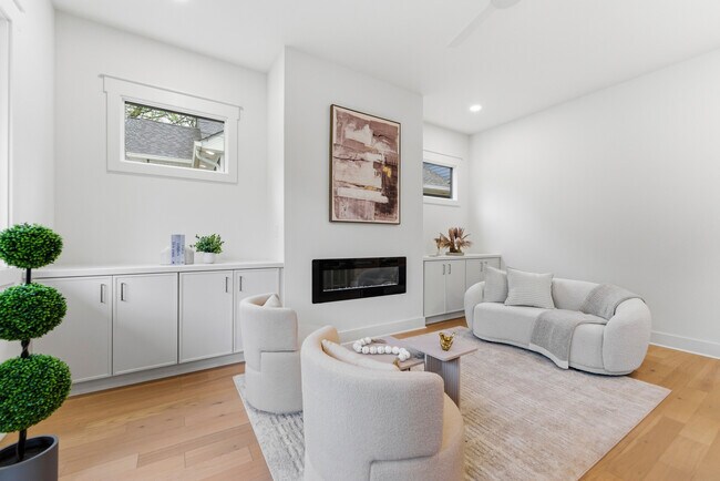 Photo - 205 Whitefoord Ave NE