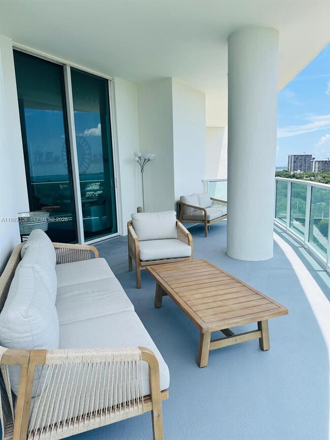 Photo - 2525 SW 3rd Ave Unidad 10