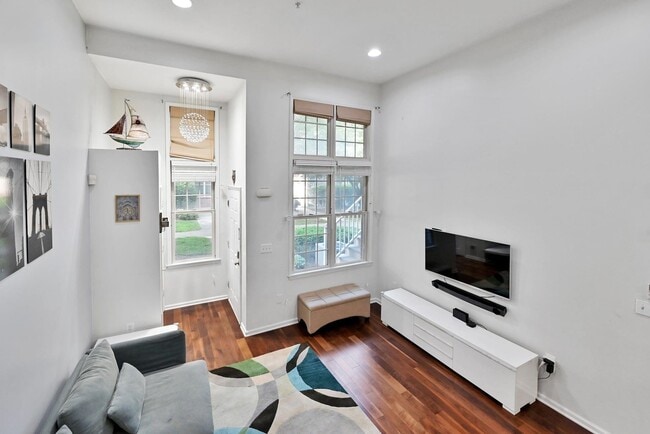 Photo - 375 Kingston Ct