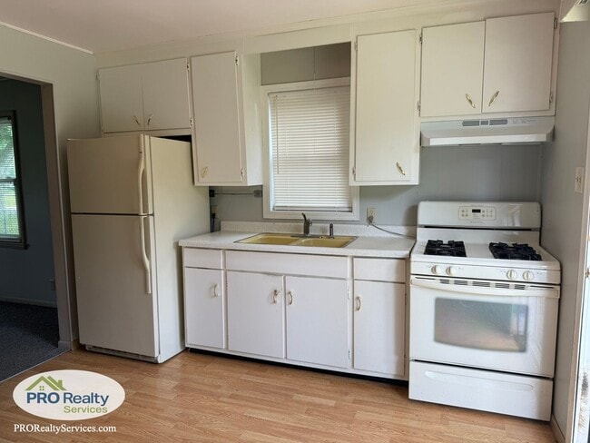 Photo - 2 Bedroom Home with a Large Fenced in Yard