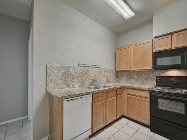 Photo - 2801 Rio Grande Unit 304