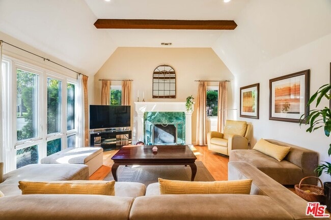 Photo - 200 S Wetherly Dr