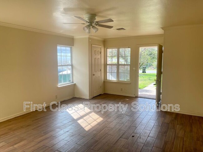 Photo - 1132 N Gardner Ave