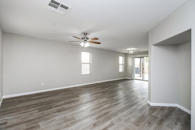 Photo - 2707 E Bart St