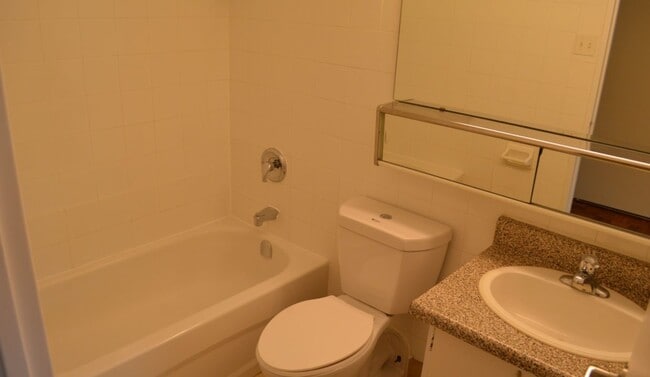 Photo - 555 Sherbourne St