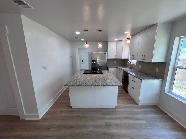 Photo - 1400 N 6th St