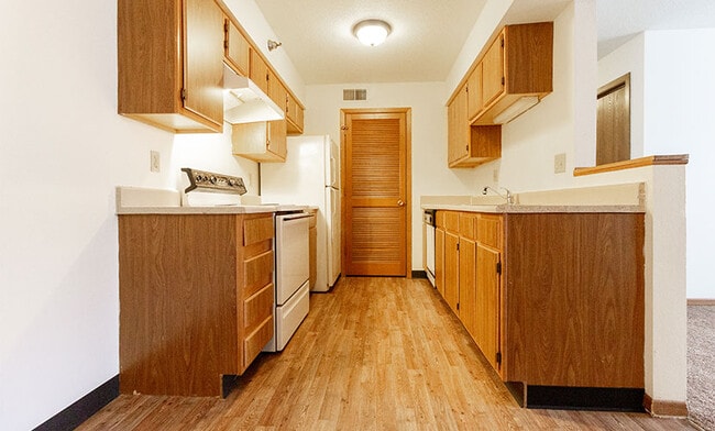 Rustic-style Kitchen with Wood-style Cupboards & Cabinetry