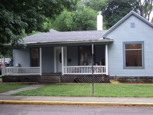 Building Photo - Warsaw, 4 Bedroom Rental