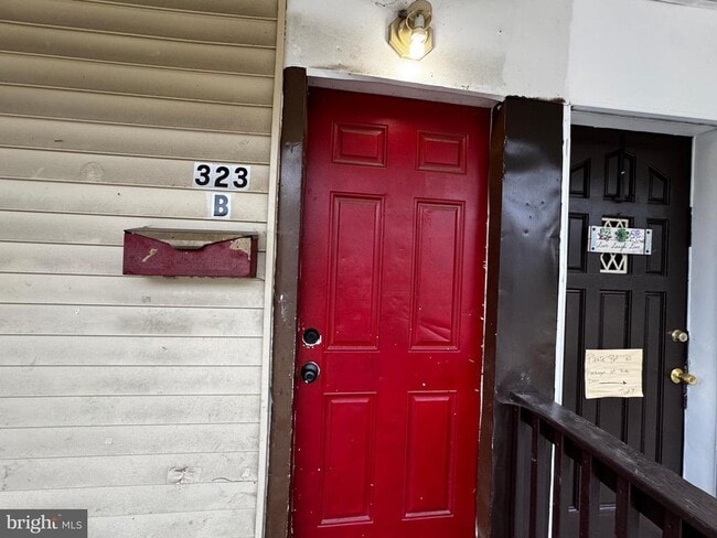 Building Photo - 323 E Vine St Rental
