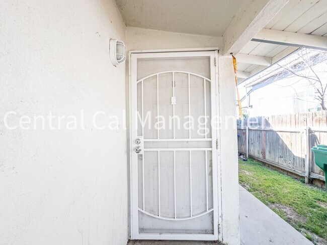 Photo - 611 Wilson Ave Unit B