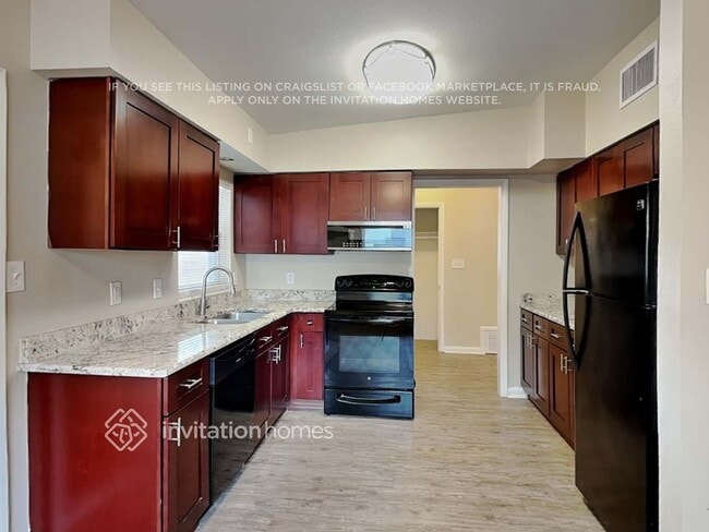 Photo - 1790 Viburnum Ln