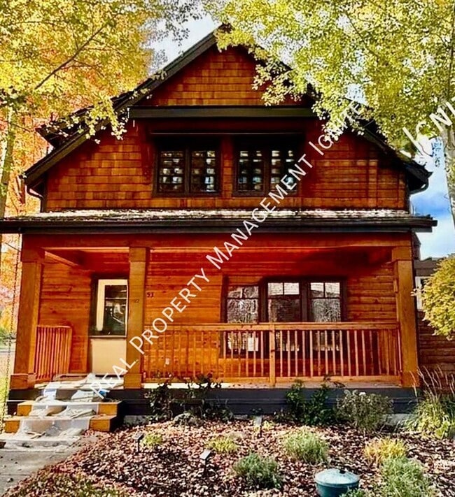 Building Photo - 453 S Pine St