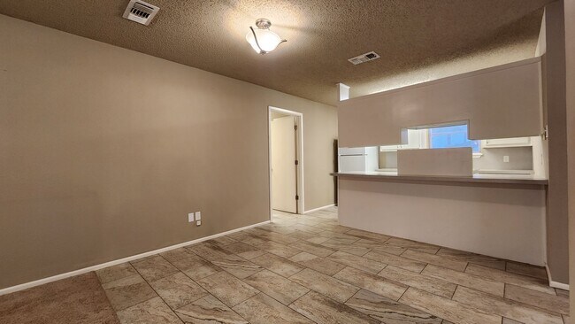 Photo - FOR LEASE - 2/2/1  - NORTH LUBBOCK