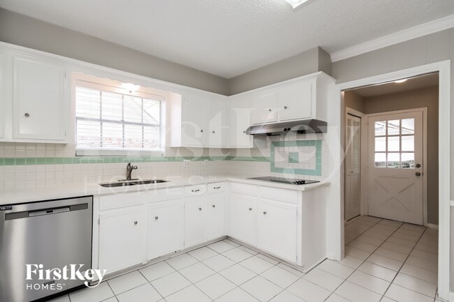 Photo - 1702 Corral Dr