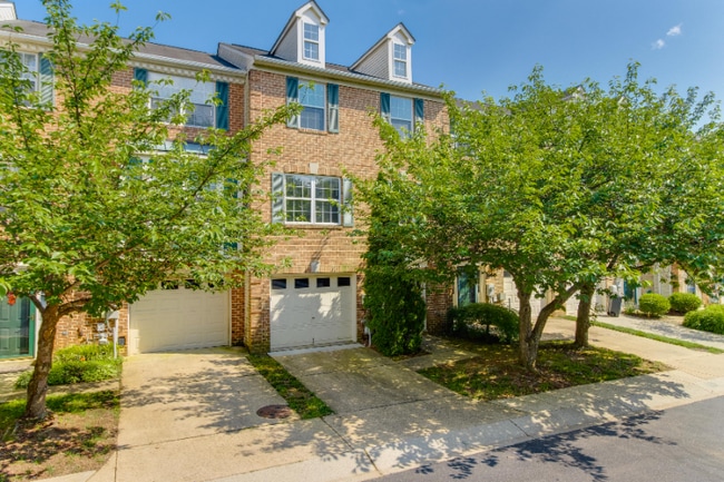 Building Photo - 733 Mashie Ct