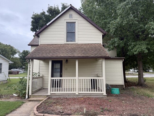 305 N Main St