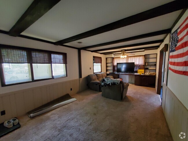 Building Photo - 2208 Walnut St Rental