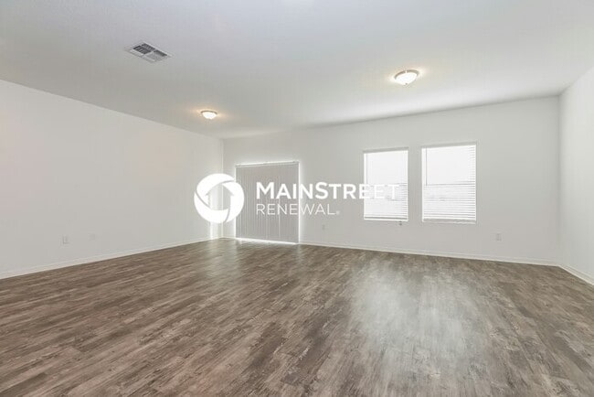 Photo - 3 Bedroom Pet-Friendly Home in Haines City, FL with Main Street Renewal