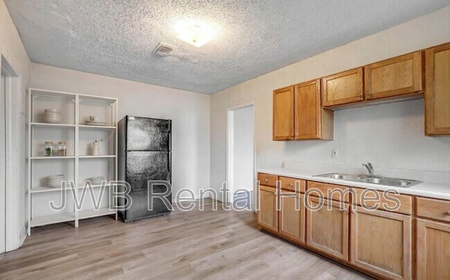 Photo - 330 W 26th St
