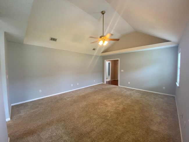 Photo - 306 Strawbridge Ln