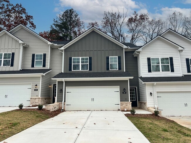 Building Photo - Discover your next home in the heart of Cornelia!
