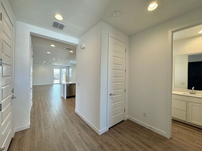 Photo - MOVE IN SPECIALS!! New 5-Bedroom Home in P...