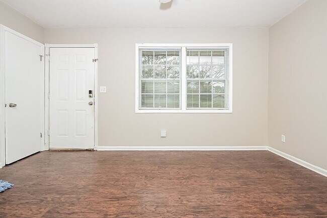 Photo - 164 Meadowlark Ln
