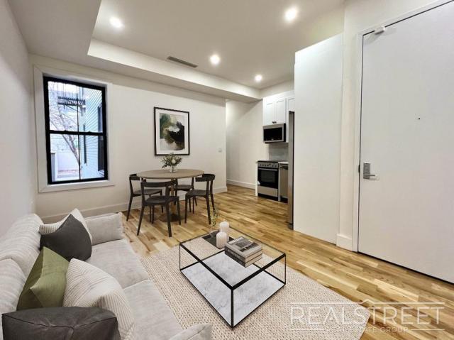 3 bedroom in BROOKLYN NY 11213 - 3 bedroom in BROOKLYN NY 11213 Condo Unit 2