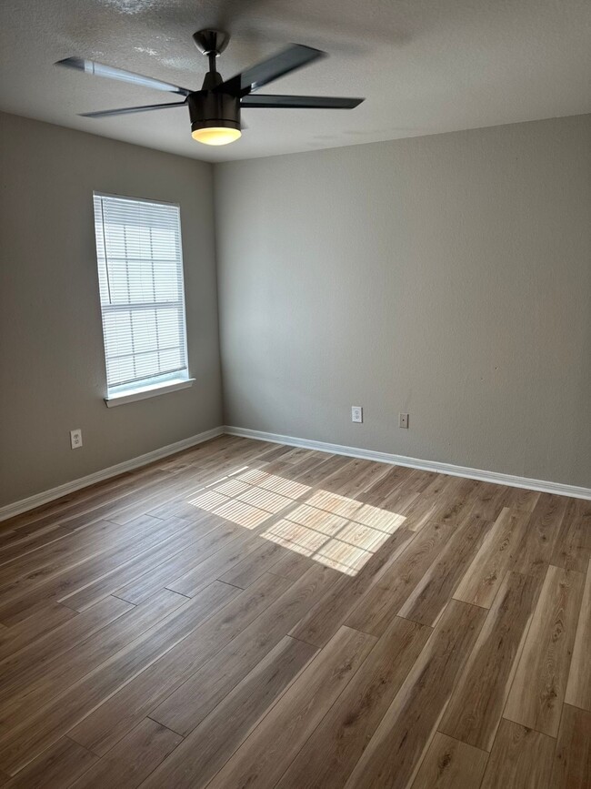 Building Photo - 12015 Clifton Oaks Dr