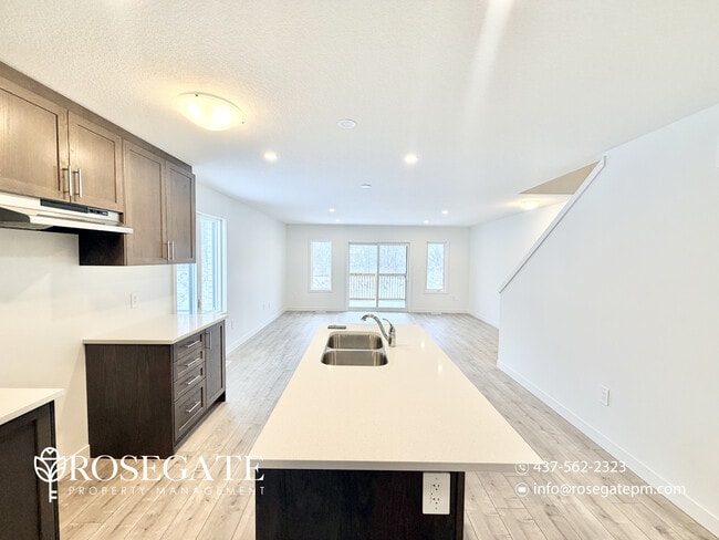 Photo - Pet-Friendly 4-Bedroom Detached Home with Garage & Backyard in Cambridge