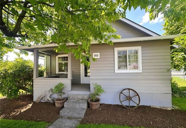 Building Photo - 703 W Simpson Ave Rental