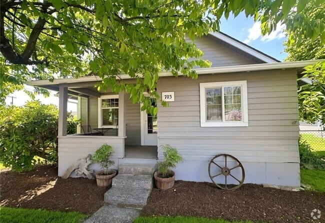Building Photo - 703 W Simpson Ave Rental