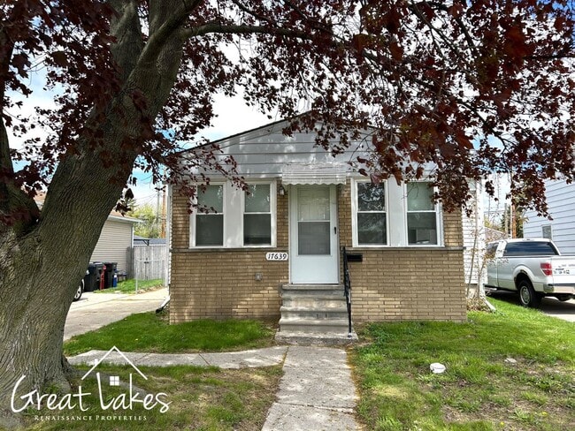 Building Photo - Beautiful 2 Bedroom 1 Bathroom now available for rent