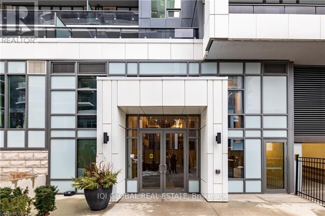 Photo - 73 Arthur St S Unit 512