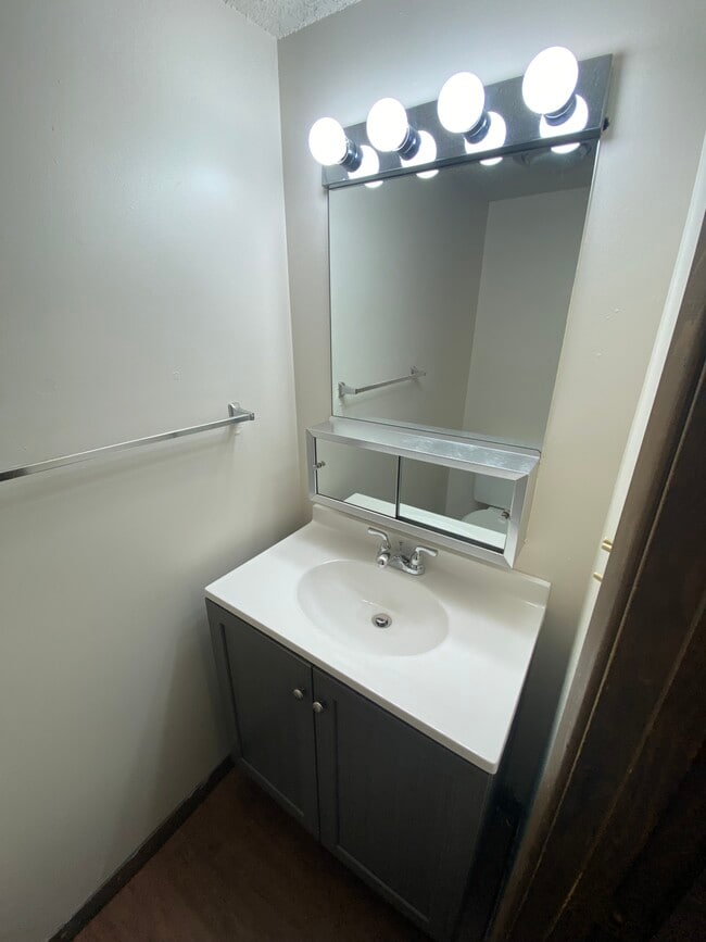 108 N Elm St