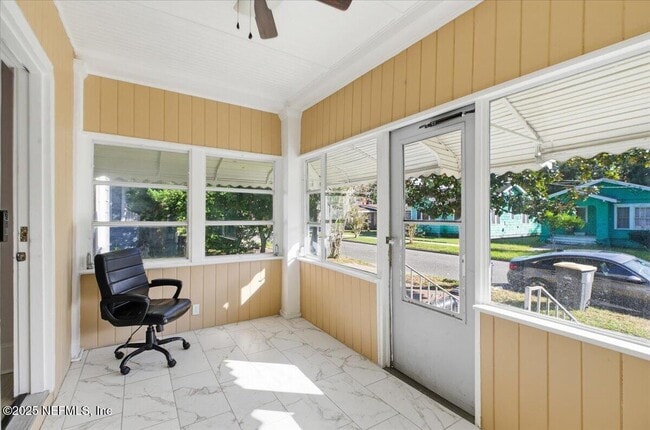 Photo - 533 W 18th St