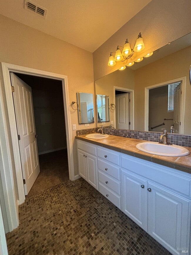 Photo - 505 Marianna Pl