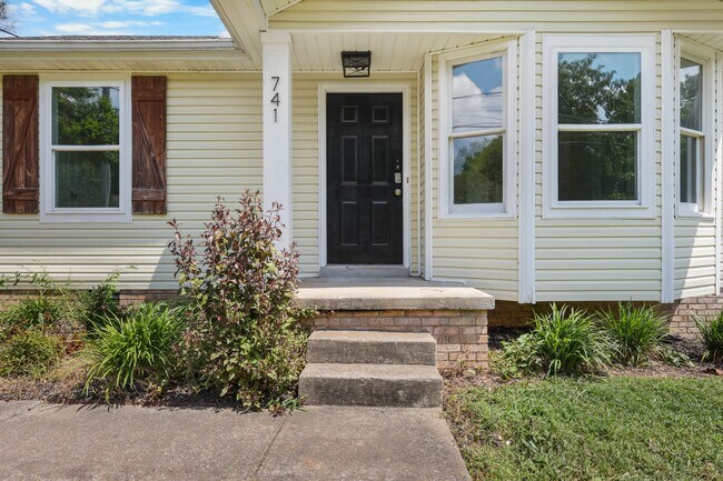 Photo - 741 Princeton Cir